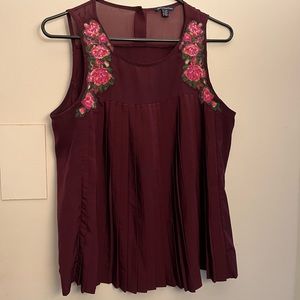 Women’s American Eagle accordion front top with rose embroidery appliqué